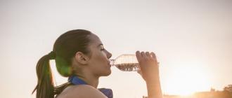 Как вода помогает похудеть: польза и результаты