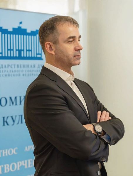 Дмитрий Певцов высказался, что Никита Михалков пытался бороться с ним