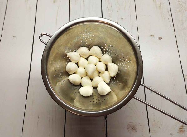 Фаршированные помидоры с моцареллой и анчоусами
