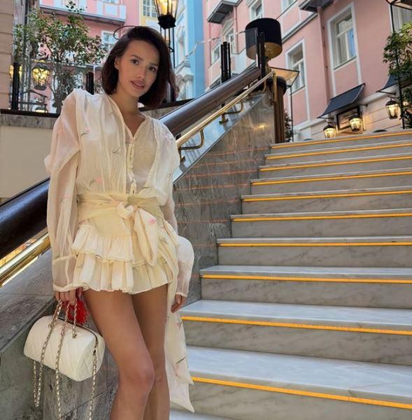 Алина Загитова после изменений появилась на концерте Xolidayboy (видео)