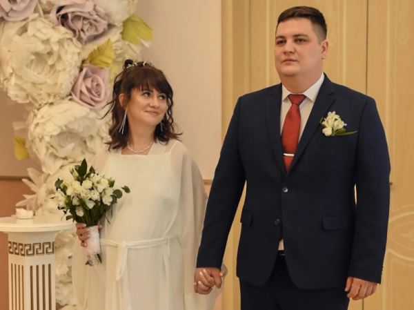 Беременная звезда «Ранеток» вышла замуж